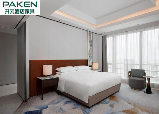 Khách sạn Hilton Thiết kế theo chủ đề một màu nội thất phòng ngủ theo chủ đề Lối vào Phong cách xu hướng sang trọng