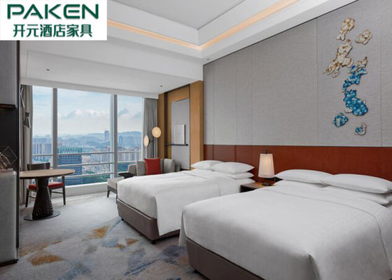 Khách sạn Hilton Thiết kế theo chủ đề một màu nội thất phòng ngủ theo chủ đề Lối vào Phong cách xu hướng sang trọng